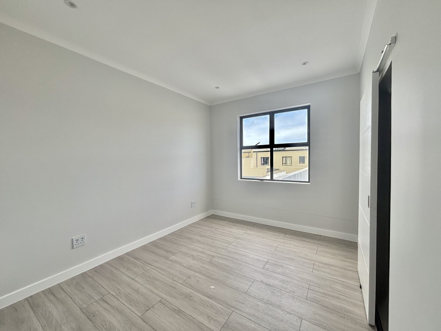To Let 4 Bedroom Property for Rent in Sandown Western Cape